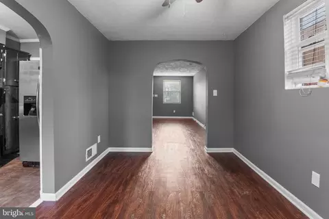 Entry Way - 3816 Glenarm Ave, Baltimore, MD 21206 photo 5 of 6