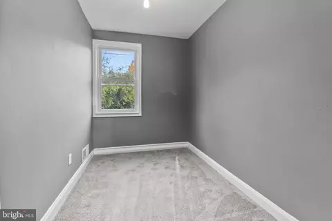 Entry Way - 3816 Glenarm Ave, Baltimore, MD 21206 photo 6 of 6