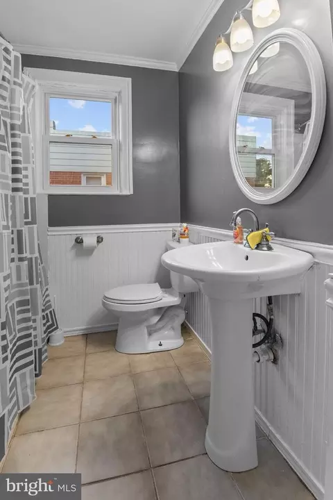 Bath - 3816 Glenarm Ave, Baltimore, MD 21206 photo 1 of 1