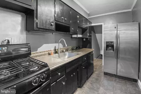 Entry Way - 3816 Glenarm Ave, Baltimore, MD 21206 photo 1 of 6