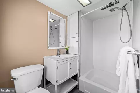 Bath - 1425 Andre St, Baltimore, MD 21230 photo 1 of 1