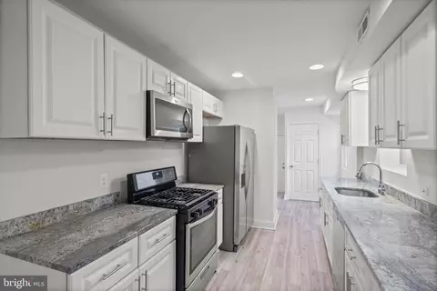 Entry Way - 121 S Poppleton St, Baltimore, MD 21201 photo 2 of 9