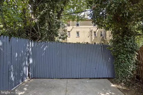 Exterior - 121 S Poppleton St, Baltimore, MD 21201 photo 4 of 7