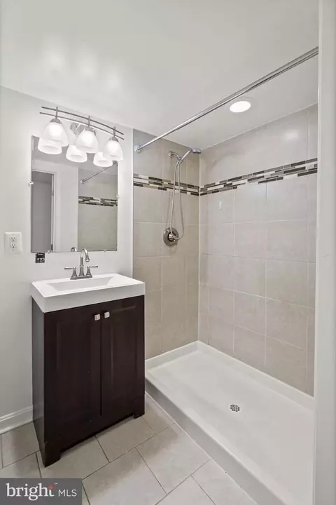 Bath - 121 S Poppleton St, Baltimore, MD 21201 photo 3 of 8