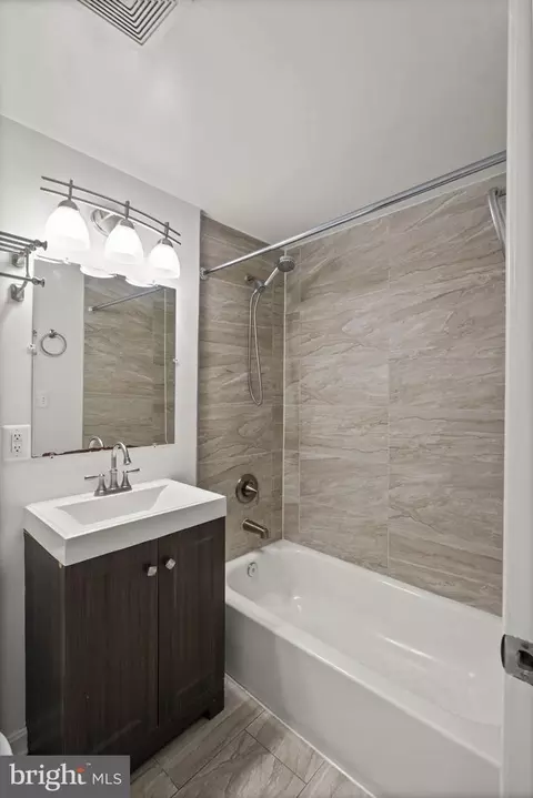 Bath - 121 S Poppleton St, Baltimore, MD 21201 photo 5 of 8