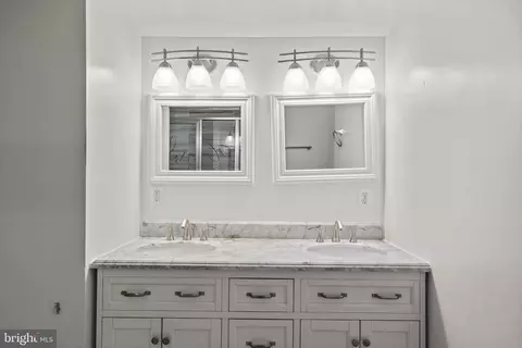 Bath - 121 S Poppleton St, Baltimore, MD 21201 photo 6 of 8