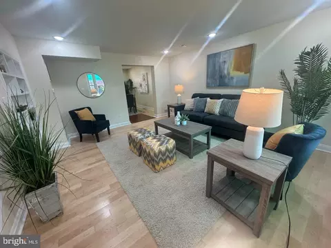 Living - 1231 Kevin Rd, Baltimore, MD 21229 photo 1 of 3