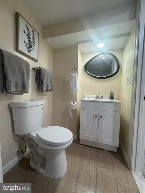 Bath - 1231 Kevin Rd, Baltimore, MD 21229 photo 5 of 6