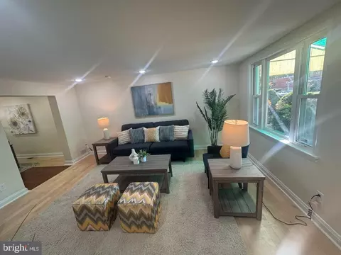 Living - 1231 Kevin Rd, Baltimore, MD 21229 photo 2 of 3