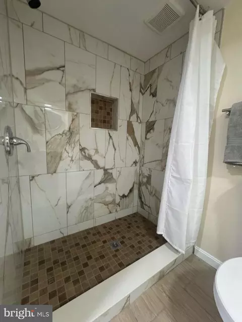 Bath - 1231 Kevin Rd, Baltimore, MD 21229 photo 6 of 6