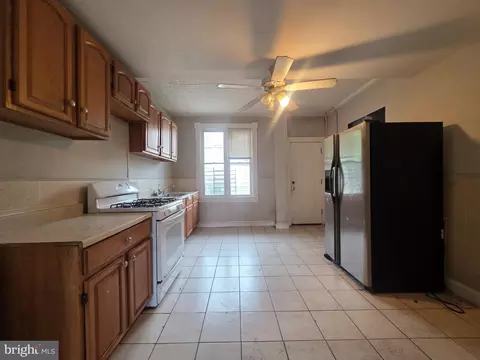 Entry Way - 1518 E 28th St, Baltimore, MD 21218 photo 3 of 13