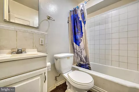 Bath - 464 Hornel St, Baltimore, MD 21224 photo 2 of 2