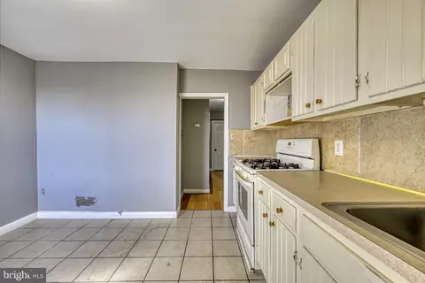 Entry Way - 464 Hornel St, Baltimore, MD 21224 photo 2 of 2