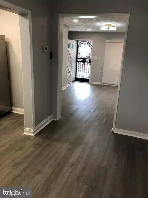 Entry Way - 2802 Windsor Ave, Baltimore, MD 21216 photo 4 of 6