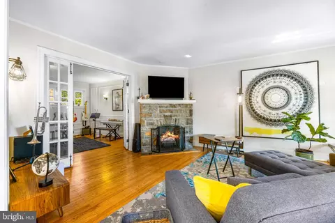 Living - 912 E 36th St, Baltimore, MD 21218 photo 1 of 1
