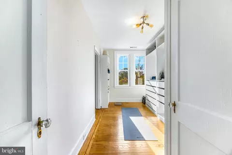 Entry Way - 912 E 36th St, Baltimore, MD 21218 photo 5 of 6
