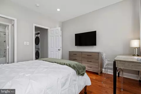 Bedroom - 2204 E Chase St, Baltimore, MD 21213 photo 7 of 9