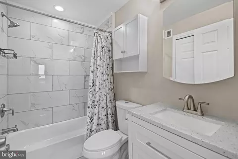 Bath - 2204 E Chase St, Baltimore, MD 21213 photo 2 of 5