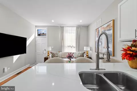 Entry Way - 2204 E Chase St, Baltimore, MD 21213 photo 6 of 9