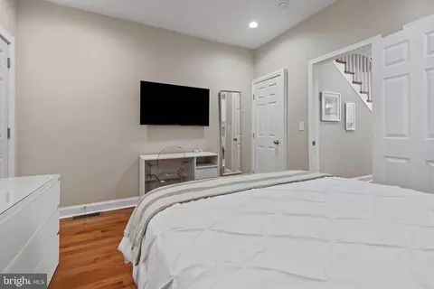 Bedroom - 2204 E Chase St, Baltimore, MD 21213 photo 2 of 9