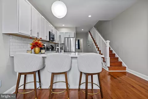 Entry Way - 2204 E Chase St, Baltimore, MD 21213 photo 3 of 9