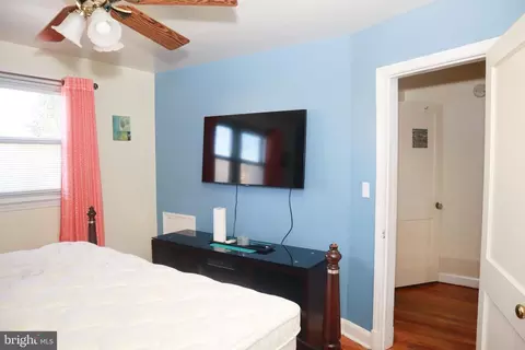 Bedroom - 4628 Parkside Dr, Baltimore, MD 21206 photo 3 of 6