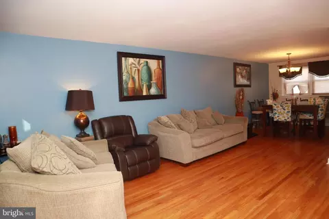 Entry Way - 4628 Parkside Dr, Baltimore, MD 21206 photo 1 of 5