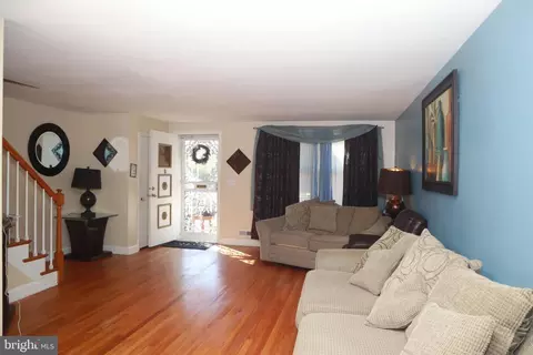 Entry Way - 4628 Parkside Dr, Baltimore, MD 21206 photo 2 of 5