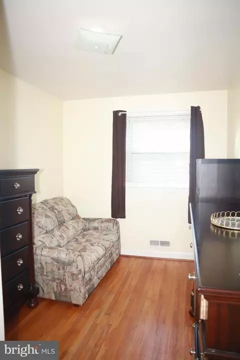 Bedroom - 4628 Parkside Dr, Baltimore, MD 21206 photo 4 of 6
