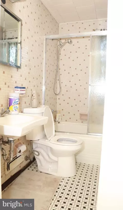 Bath - 4628 Parkside Dr, Baltimore, MD 21206 photo 1 of 1