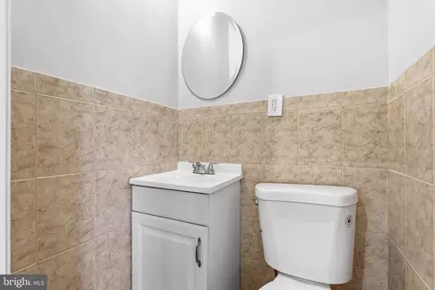 Bath - 4000 Echodale Ave, Baltimore, MD 21206 photo 1 of 2