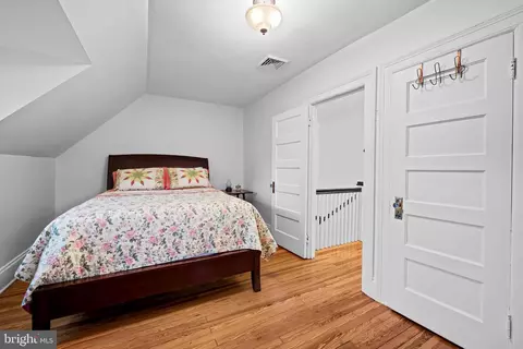 Bedroom - 3932 Cloverhill Rd, Baltimore, MD 21218 photo 6 of 7