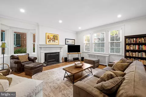 Living - 3932 Cloverhill Rd, Baltimore, MD 21218 photo 1 of 2