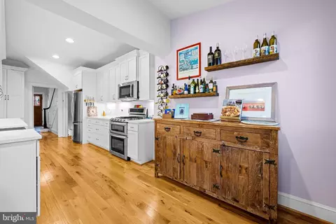 Entry Way - 3932 Cloverhill Rd, Baltimore, MD 21218 photo 3 of 4