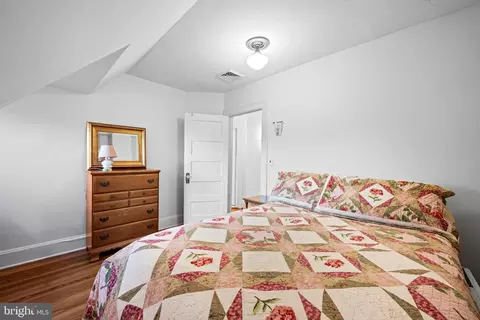 Bedroom - 3932 Cloverhill Rd, Baltimore, MD 21218 photo 4 of 7