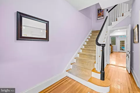 Entry Way - 3932 Cloverhill Rd, Baltimore, MD 21218 photo 2 of 4