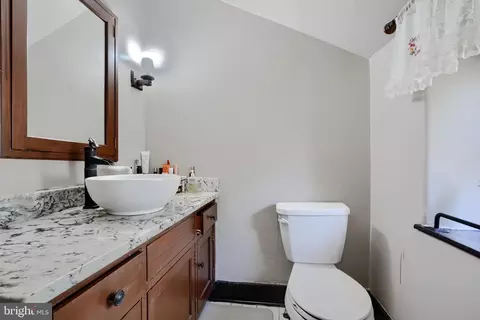 Bath - 2500 Pickwick Rd, Baltimore, MD 21207 photo 4 of 5