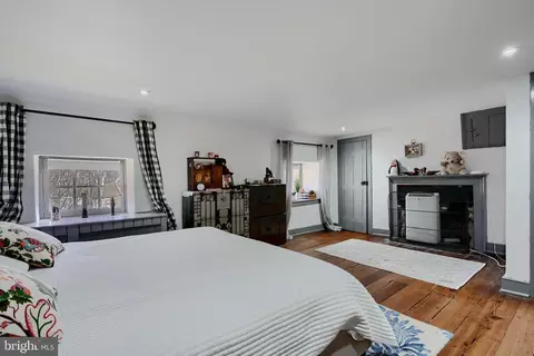 Bedroom - 2500 Pickwick Rd, Baltimore, MD 21207 photo 7 of 8