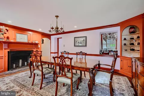 Dining - 2500 Pickwick Rd, Baltimore, MD 21207 photo 3 of 5