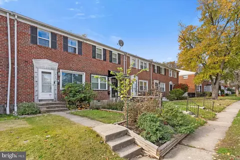 4863 Melbourne Rd, Baltimore, MD 21229 photo 3