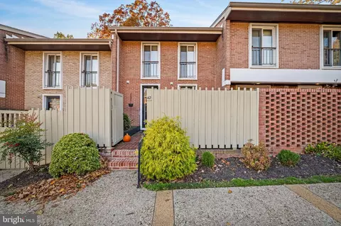 42 Bouton Green Ct, Baltimore, MD 21210