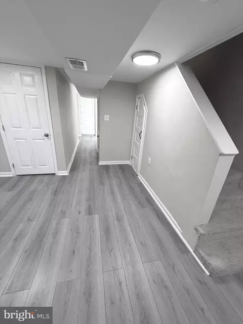 Entry Way - 815 E Cold Spring Ln, Baltimore, MD 21212 photo 3 of 5