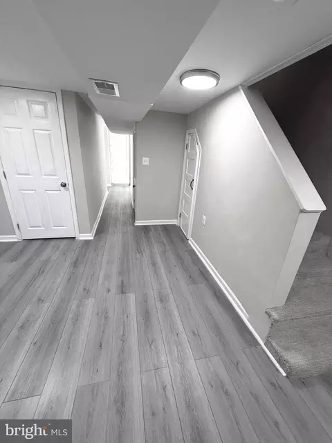 Entry Way - 815 E Cold Spring Ln, Baltimore, MD 21212 photo 4 of 5