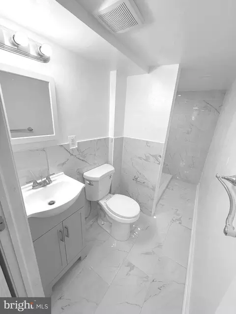 Bath - 815 E Cold Spring Ln, Baltimore, MD 21212 photo 5 of 5