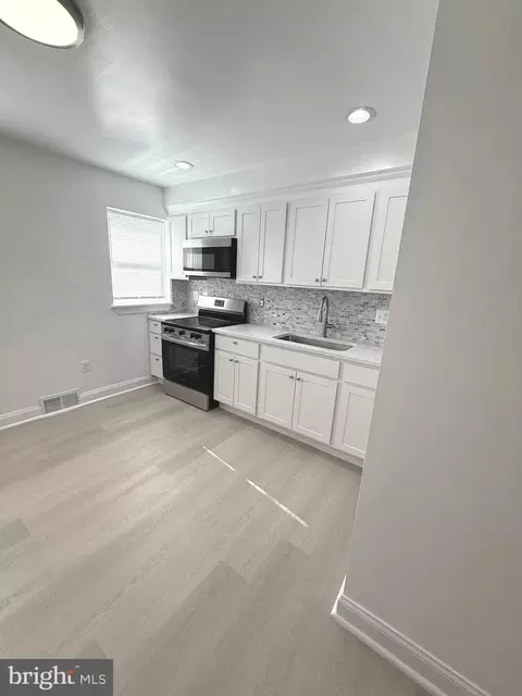 Kitchen - 815 E Cold Spring Ln, Baltimore, MD 21212 photo 2 of 5