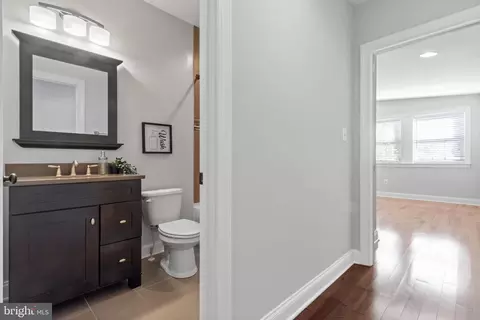 Entry Way - 229 S Wolfe St, Baltimore, MD 21231 photo 5 of 7