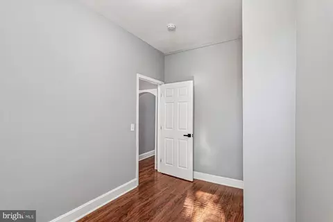 Entry Way - 1517 E Lanvale St, Baltimore, MD 21213 photo 7 of 8