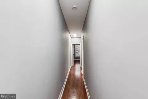 Entry Way - 1517 E Lanvale St, Baltimore, MD 21213 photo 5 of 8
