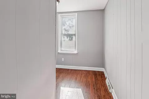 Entry Way - 1517 E Lanvale St, Baltimore, MD 21213 photo 3 of 8