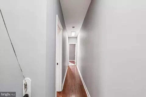 Entry Way - 1517 E Lanvale St, Baltimore, MD 21213 photo 4 of 8